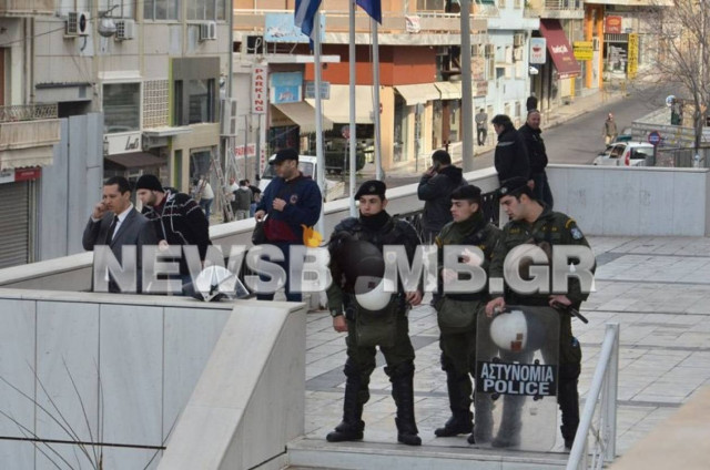 Ένταση έξω από το Εφετείο μεταξύ Κασιδιάρη και δημοσιογράφων(pics&vid)