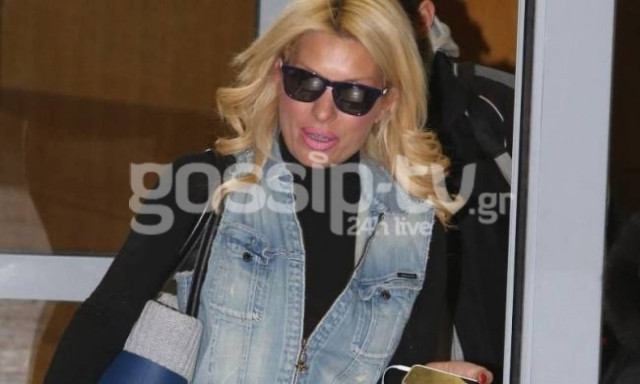 Ελένη Μενεγάκη: Πιο μαύρη... πεθαίνεις! (φωτό)