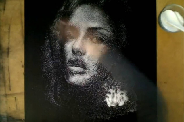 Πορτραίτο σχεδιασμένο με ζάχαρη! (βίντεο)