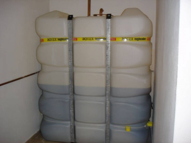 Μπήκαν στην αυλή 68χρονης για να κλέψουν... πετρέλαιο!