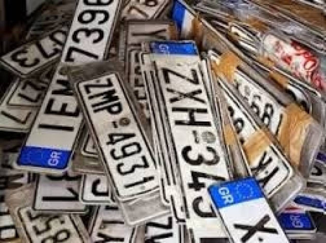 Βοιωτία: Διευθυντής σχολείου με πινακίδες α λα... Λιάπης