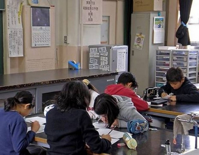 Περισσότερα από 900 παιδιά υπέστησαν τροφική δηλητηρίαση