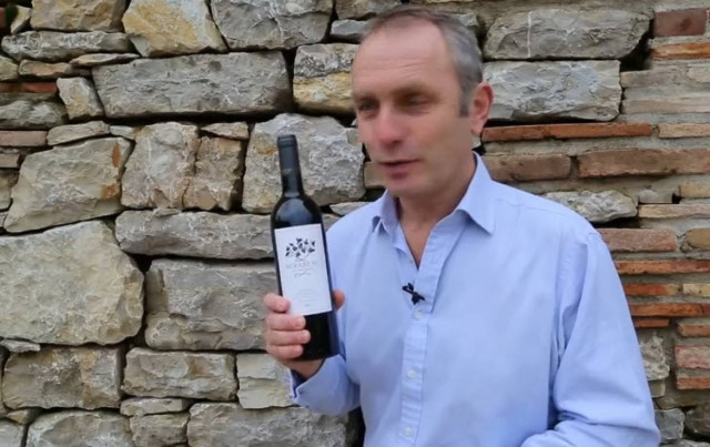 Έχεις ένα μπουκάλι κρασί και δεν έχεις ανοιχτήρι; (βίντεο)