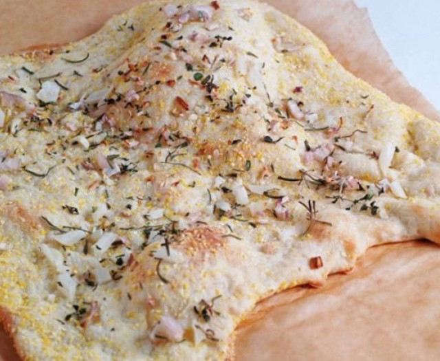 Αχνιστό ψωμάκι με μυρωδάτο θυμάρι: Συνταγή με 3 απλές κινήσεις