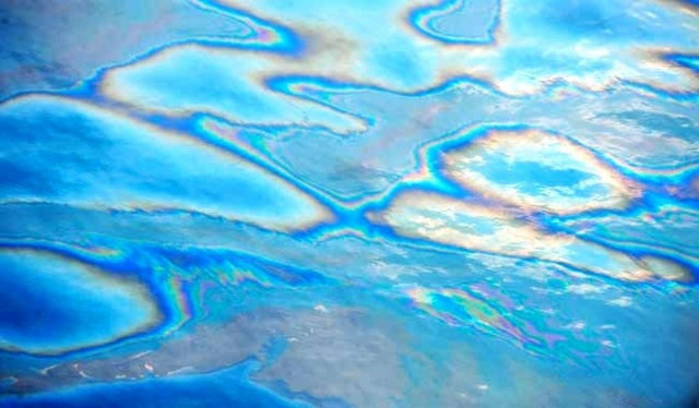 Επανέλεγχος για τη θαλάσσια ρύπανση στο Νέο Μώλο Δραπετσώνας