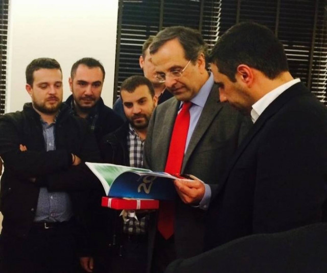 ΟΝΝΕΔ: Ευχές και δώρο στον Πρωθυπουργό