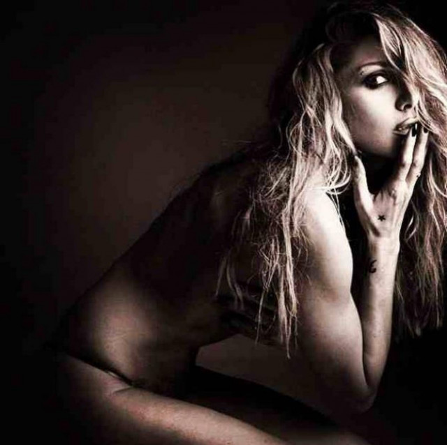 H Αγγελική με στρινγκ