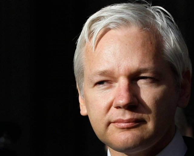 Ασάνζ: Ο Ομπάμα λέει ψέματα