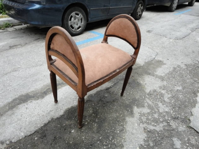 Συνελήφθη Τρικαλινός καταστηματάρχης: Πέταξε... σκαμπό σε υπάλληλό του