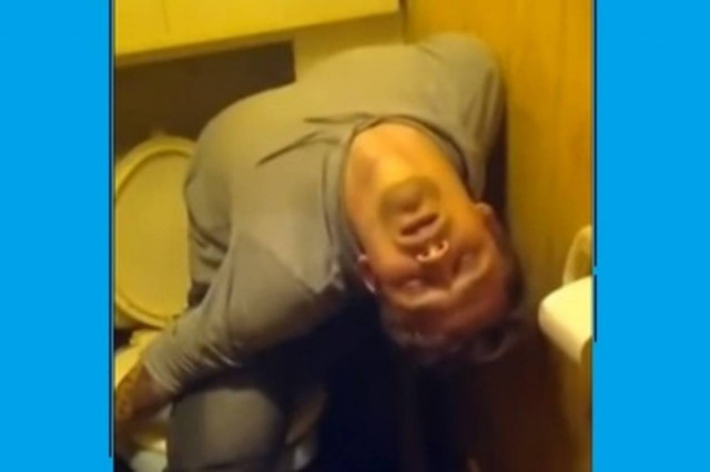 Ρώσος κοιμάται πάνω σε τουαλέτα... ανάποδα! (vid)