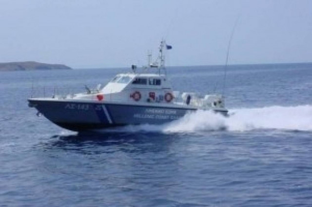 Mεταφορά σωτηρίας για 80χρονο και 22χρονη από το Λιμενικό