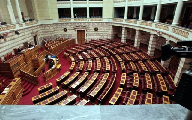 Βουλή: Βραβεύθηκαν τρεις υπάλληλοι για την εργατικότητά τους