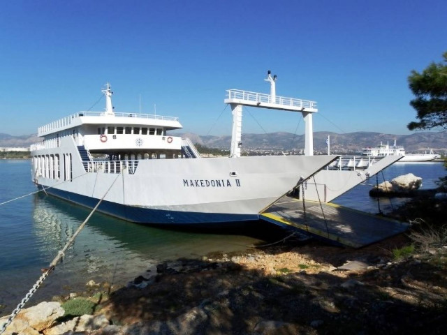 Μηχανική βλάβη για επιβατικό πλοίο στη Σαλαμίνα