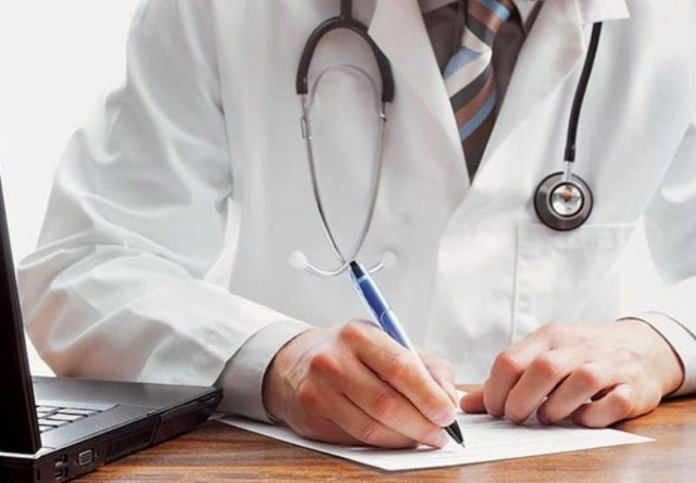 Πλαφόν συνταγών: Επιμένουν οι γιατροί στην άρση του μέτρου