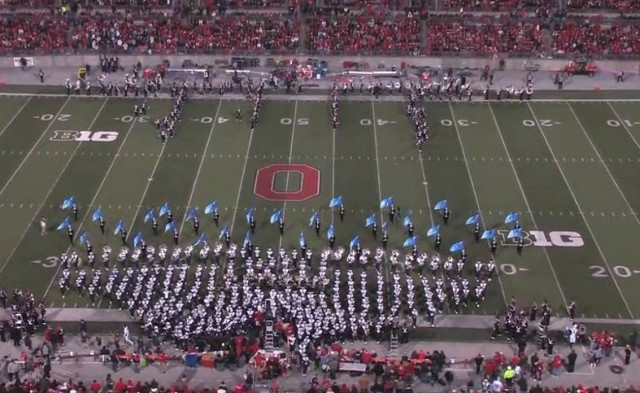Μοναδική χορογραφία από μπάντα πανεπιστημίου! (βίντεο)