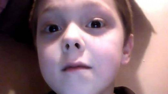 8χρονος ήρωας θυσιάστηκε για να σώσει την οικογένειά του από φωτιά