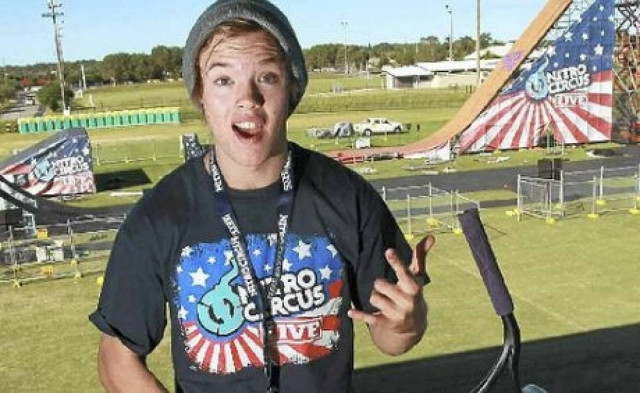 Τι έκανε ο τύπος; Απίστευτο κόλπο με ποδήλατο! (vid)