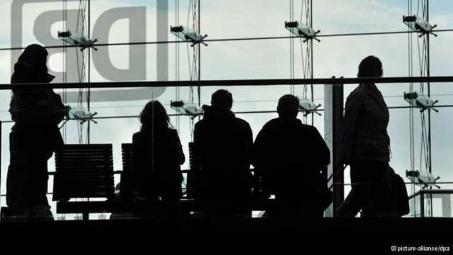 DW: Καταγγελίες εκμετάλλευσης Ελλήνων από Ελληνες της Γερμανίας