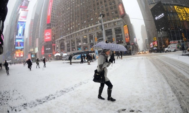 PHOTOS: Εντυπωσιακά ενσταντανέ από τη χιονισμένη Νέα Υόρκη