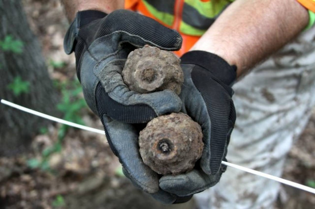 Αγρίνιο: Έκρυβε χειροβομβίδες στην αυλή του!