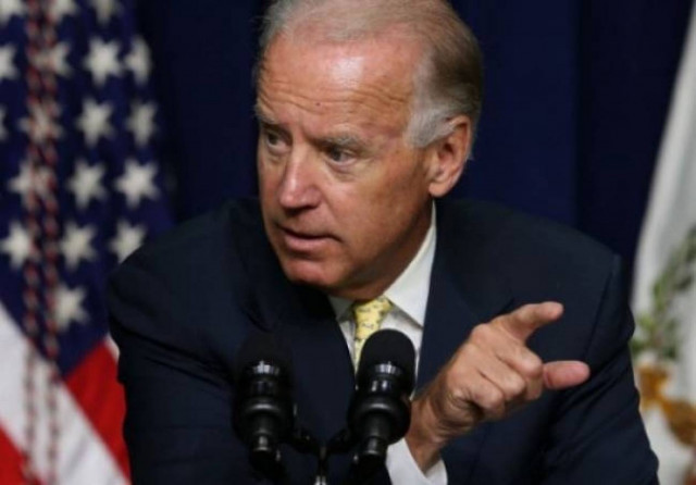 Ο Μπάϊντεν προειδοποιεί τον Γιανουκόβιτς να βρει «ειρηνική λύση»