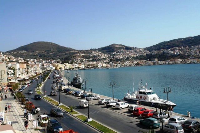 Τροχαίο με έναν 24χρονο τραυματία στο λιμάνι της Σάμου