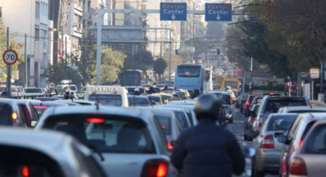 Μποτιλιάρισμα στο κέντρο από την πορεία των εργαζομένων στη ΔΕΗ