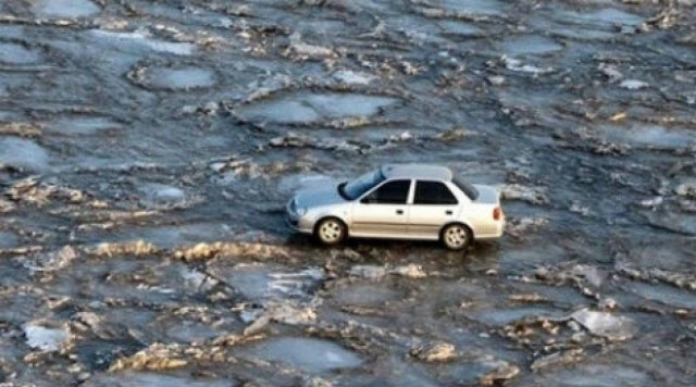 Απίστευτο: Πήγε να αποφύγει τα διόδια και... δείτε τι έπαθε! (pics)