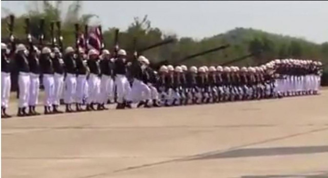 Παρέλαση... ντόμινο στην Ταϊλάνδη (vid)