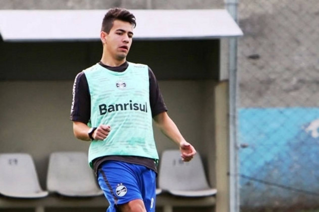 Σοκ στη Βραζιλία με όργιο ποδοσφαιριστή με 2 μοντέλα (Video)