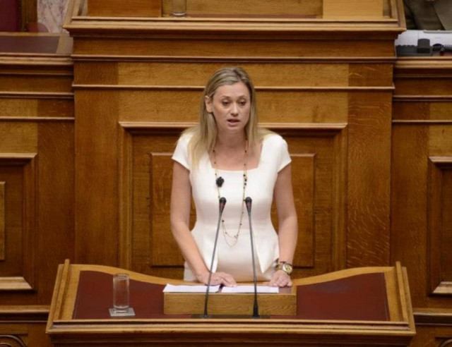 «Καίει» καρδιές η Ραχήλ Μακρή