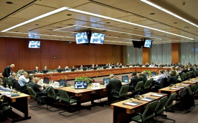 Μήνυμα από τις Βρυξέλλες: Βρείτε τώρα ισοδύναμα για τους ένστολους