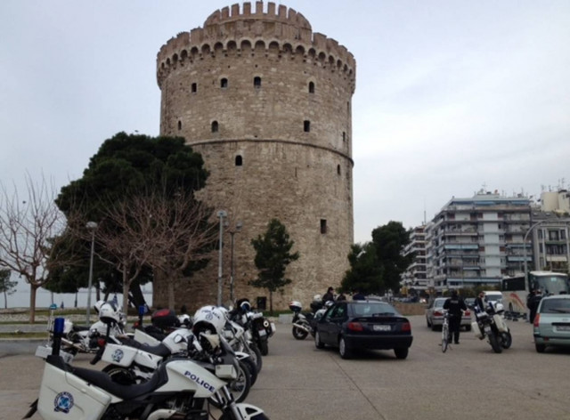 Τι είπε στους αστυνομικούς ο νεαρός που απειλούσε ότι θα ανατιναχθεί