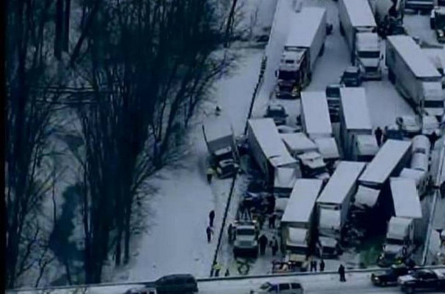 Τρεις νεκροί από καραμπόλα με νταλίκες στο Μίσιγκαν (vid)