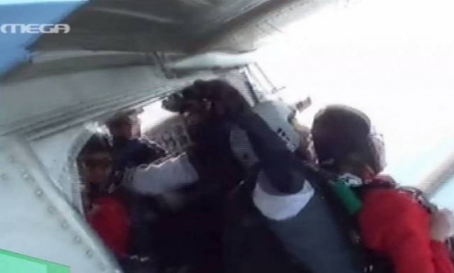 Κωστόπουλος-Μπαλατσινού: Πήδηξαν από αεροπλάνο σε ελεύθερη πτώση!