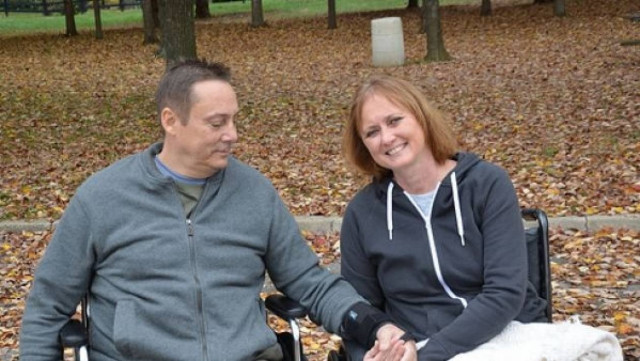 Δικαστής επέτρεψε για πρώτη φορά σε δύο φίλους να υιοθετήσουν παιδί!