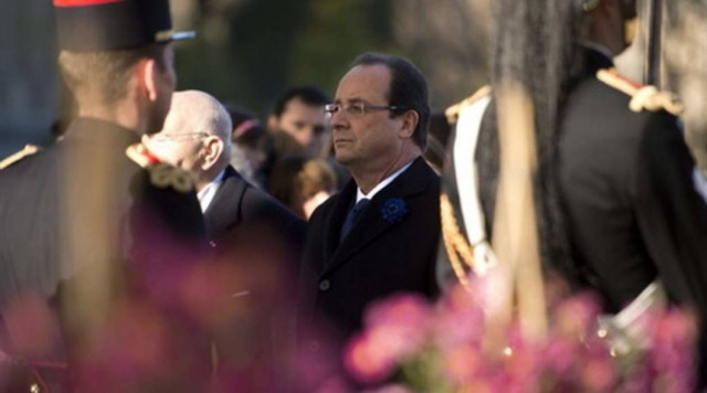 Γαλλία: Την παραίτηση του Ολάντ ζητούν χιλιάδες διαδηλωτές