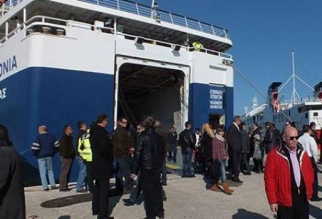 Aκατάλληλο το λιμάνι Αργοστολίου