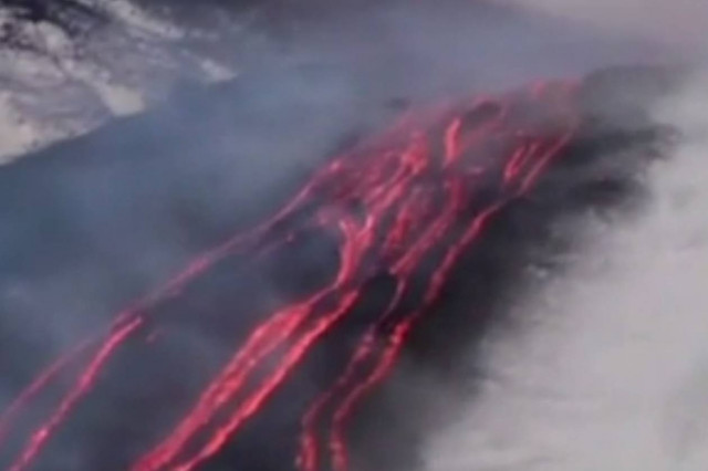 Εντυπωσιακό βίντεο: Έκρηξη στην Αίτνα - Ποτάμι λάβας πάνω στο χιόνι