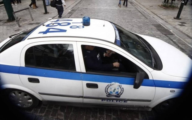 Παρίσταναν τους εφοριακούς και εξαπατούσαν ηλικιωμένους