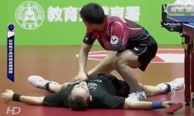 Ο πιο αστείος αγώνας πινγκ πονγκ που έχει γίνει ποτέ! (βίντεο)