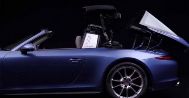 PORSCHE 911 TARGA: Εντυπωσιακός ο μηχανισμός της οροφής