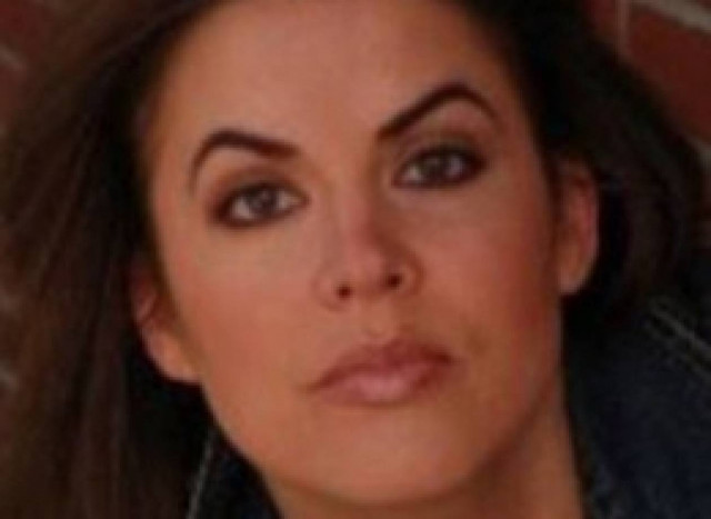 Ο ντιλιβεράς παρέδωσε την πίτσα, μπήκε στο σπίτι της και την...