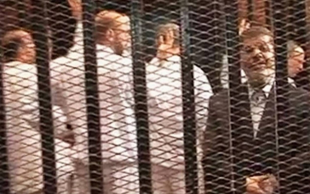 Μόρσι προς δικαστές: «Εγώ είμαι ο πρόεδρος της Δημοκρατίας, εσείς;»