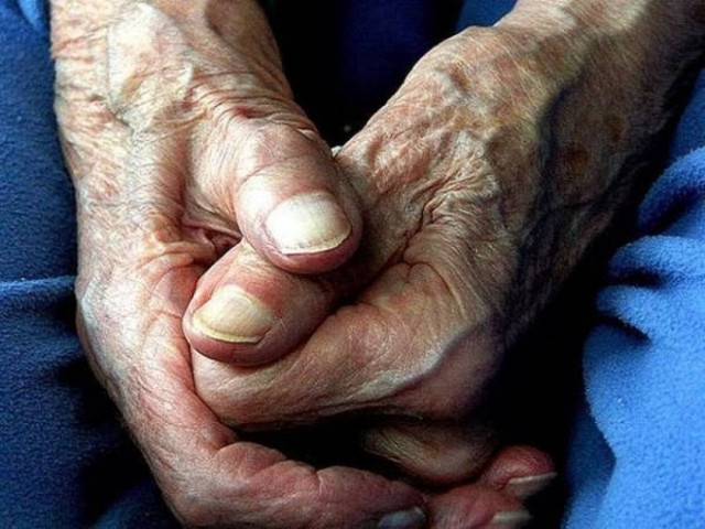 Χτύπησε και λήστεψε τους θετούς γονείς της στην Λεμεσό