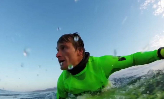 Γιγάντιο κύμα, μέσα από τα μάτια ενός σέρφερ! (βίντεο)