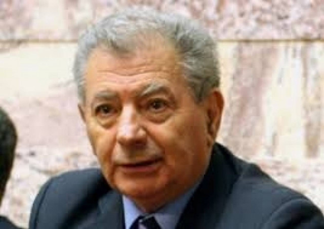 Ο Σήφης Βαλυράκης ήπιε τον καφέ του μετά από καιρό στη Βουλή!