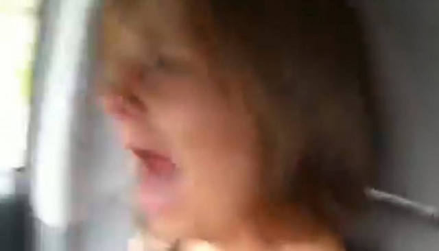 «Ξύπνα, ένα φορτηγό έρχεται κατά πάνω μας» (βίντεο)