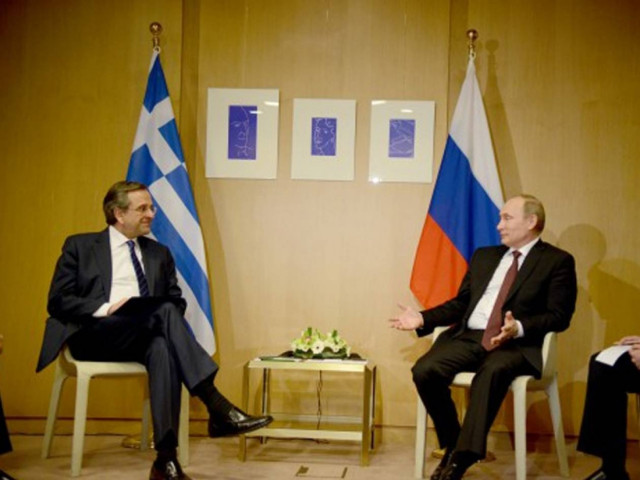 Έβαλαν σε πλαστικές καρέκλες Πούτιν – Σαμαρά!