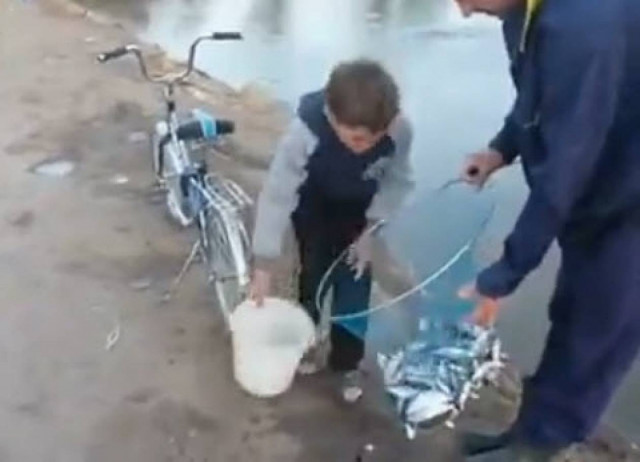 Στη Ρωσία το ψάρεμα είναι απλό! (βίντεο)